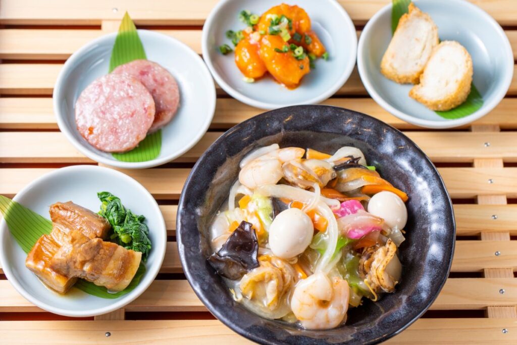 ドーミーイン長崎新地中華街の朝食で食べられる皿うどんとハトシ、中華粥、雲仙ハム