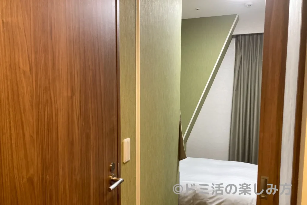 ドーミーインPREMIUM神田で泊まった部屋の入り口