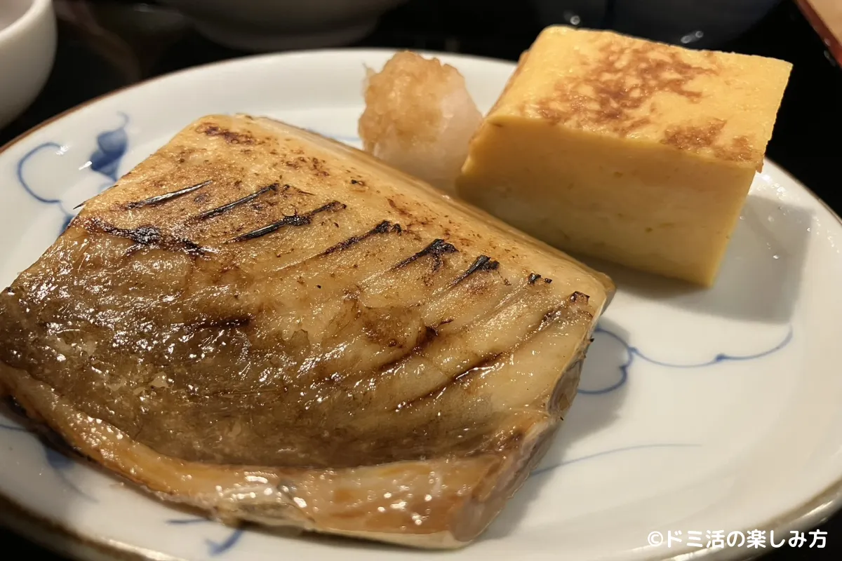 季の庭 銀座店のお刺身定食の焼き魚の写真
