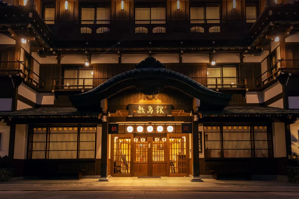 【徹底解説】御宿敷島館と本館の違い3つ！千と千尋の神隠しが好きなら「敷島館」の部屋がおすすめ