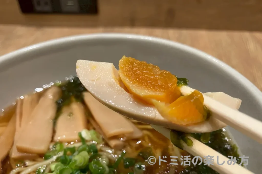 夜鳴きそばに新しくトッピングされた味付け卵