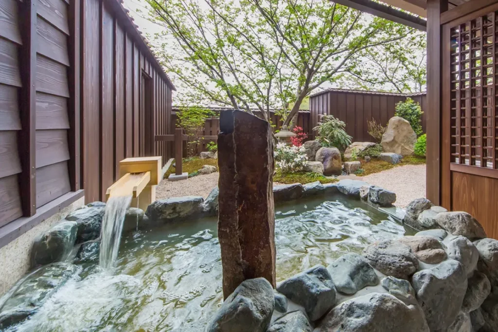 いにしえの宿 佳雲の客室内にある露天風呂の画像