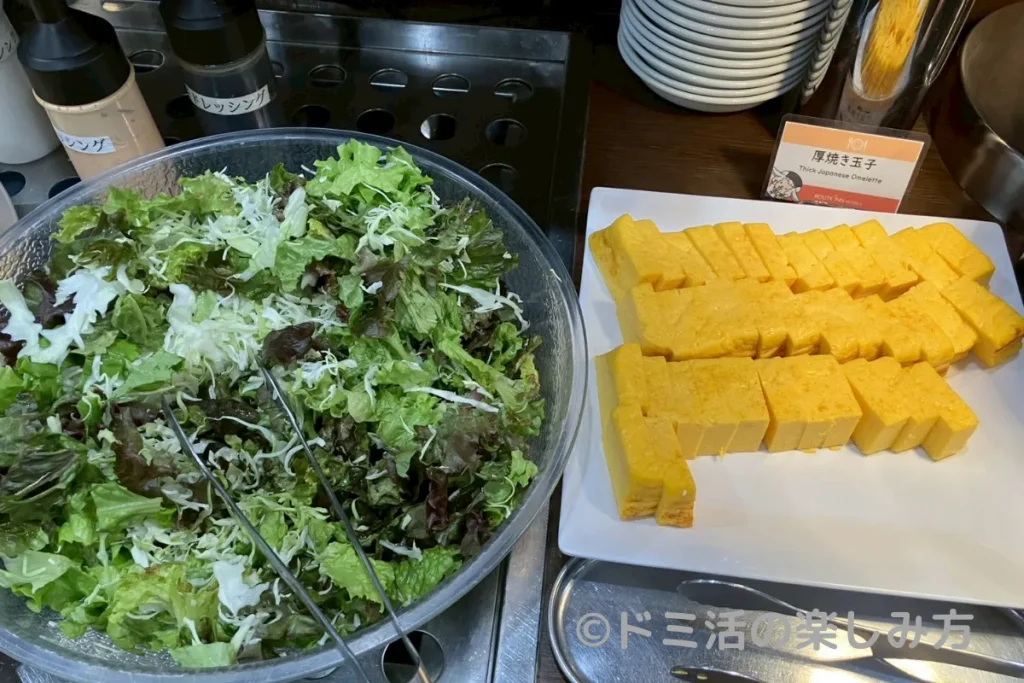 ホテル ルートインの朝食バイキングのサラダと厚焼き玉子