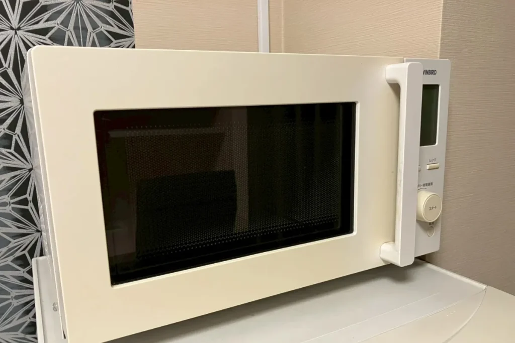 ドーミーインEXPRESS浅草のレジデンシャルルーム内の電子レンジ