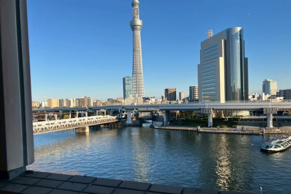 ドーミーインEXPRESS浅草の部屋から見えた東京スカイツリー