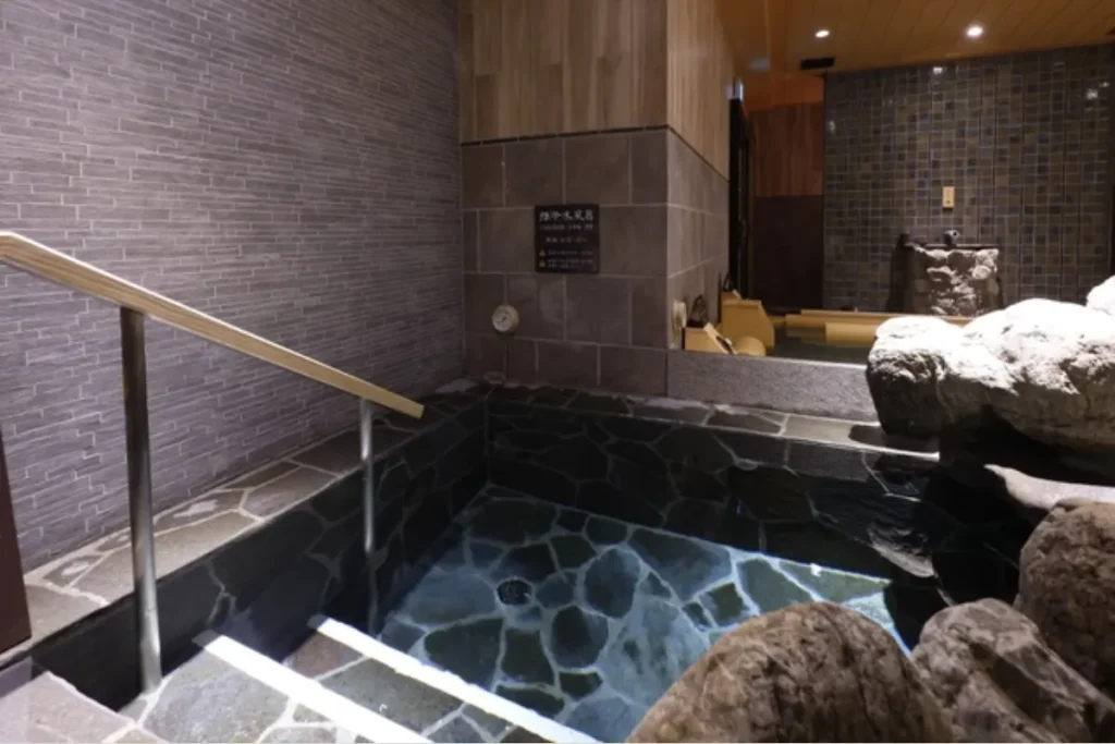 御宿 野乃浅草別邸の天然温泉「凌天の湯」の水風呂