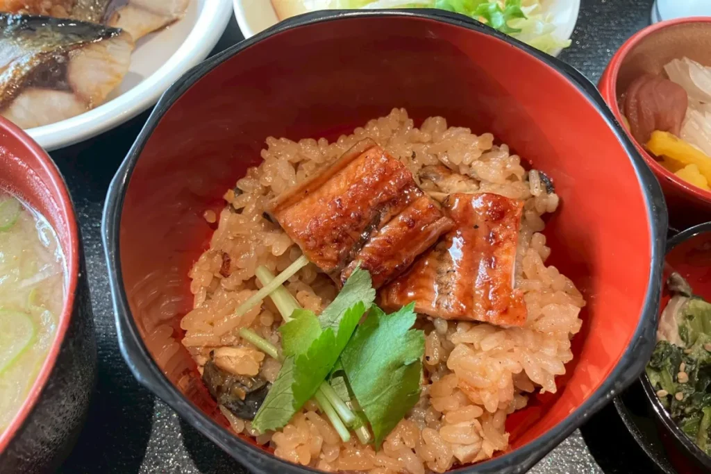 ドーミーインEXPRESS浅草の朝食バイキングで食べたうなぎ飯