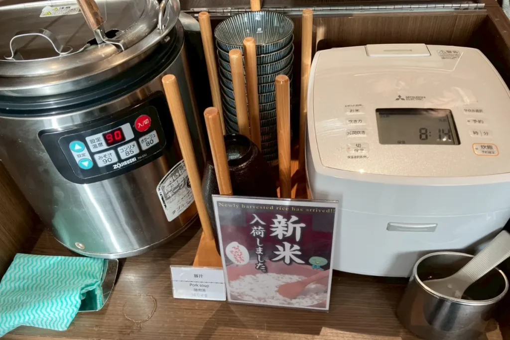 ドーミーインEXPRESS浅草の朝食バイキングで食べられる豚汁