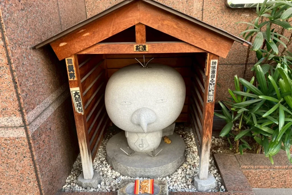 ドーミーインEXPRESS浅草のドーミーいんこの石像