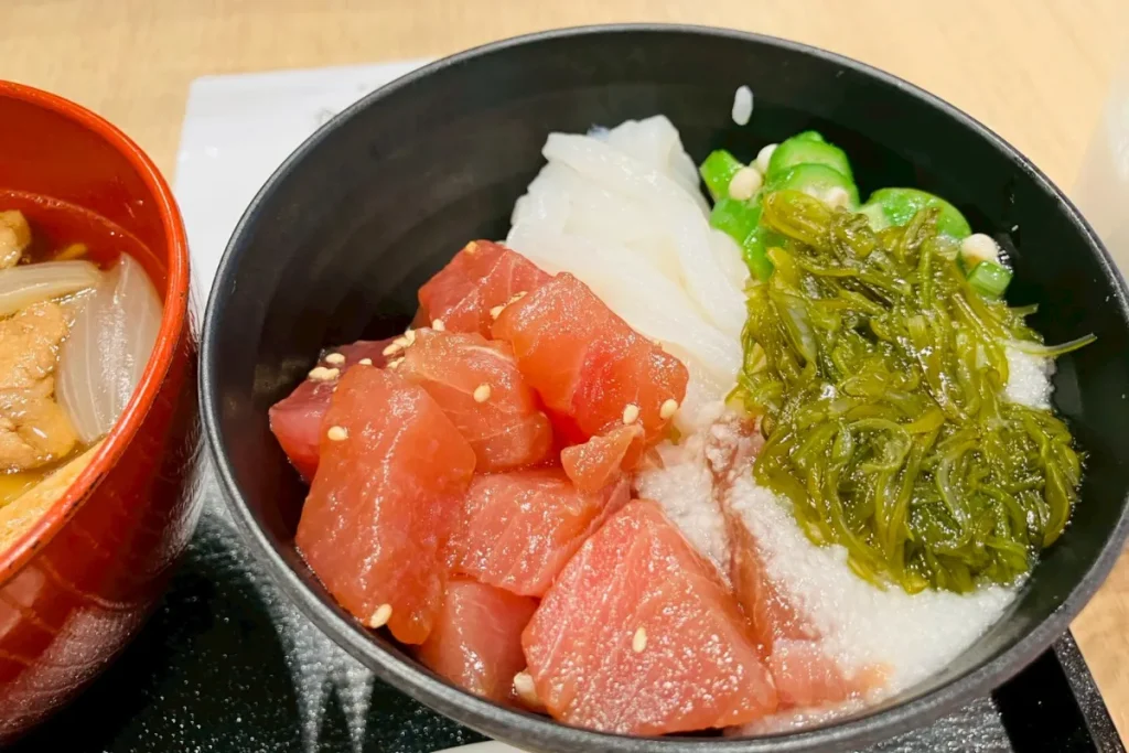 ドーミーイン水戸の朝食バイキングで食べた海鮮丼
