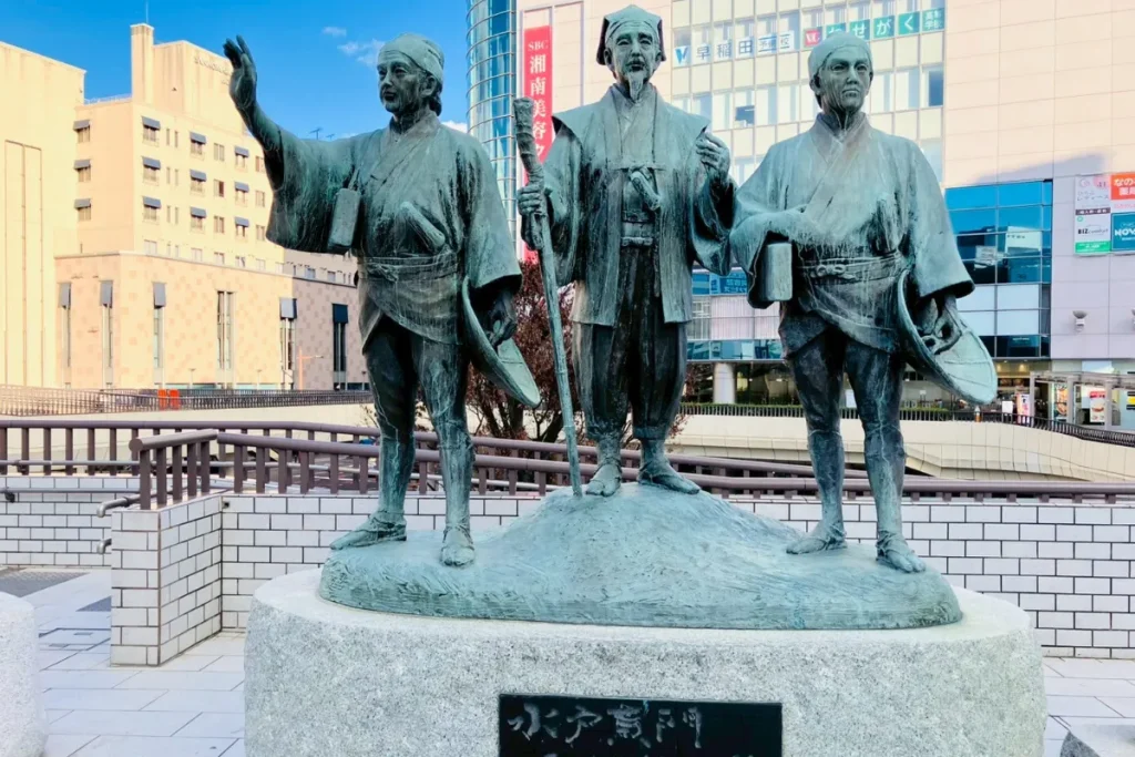 JR水戸駅の北口に立っている水戸黄門様の像