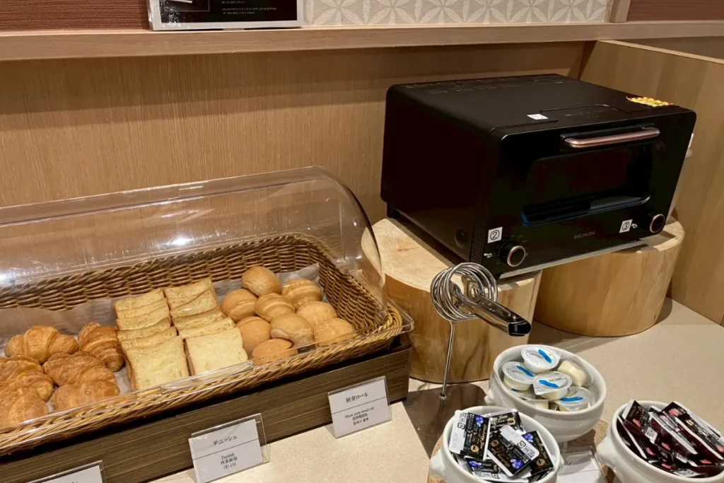 ドーミーイン水戸の朝食バイキングで食べられるバン