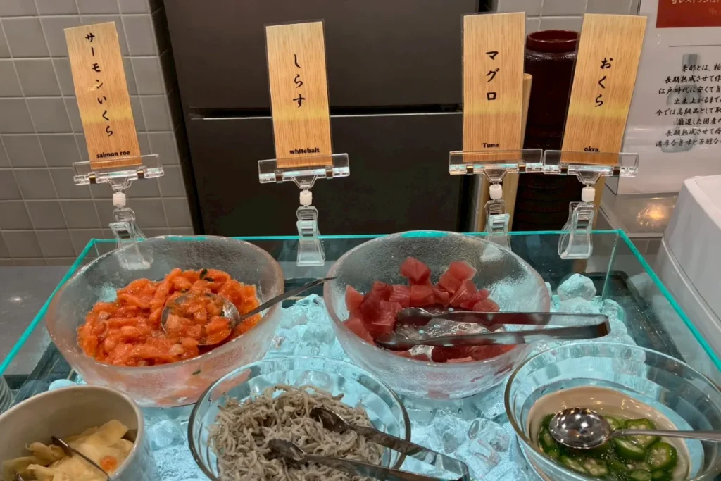 ドーミーインPREMIUM東京小伝馬町の海鮮丼の具材