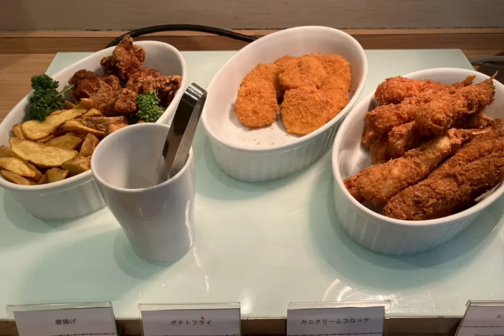 ドーミーインPREMIUM東京小伝馬町で食べられる唐揚げ・エビフライ等の揚げ物