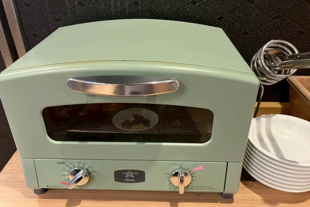 パンを焼くためのアラジンのトースター