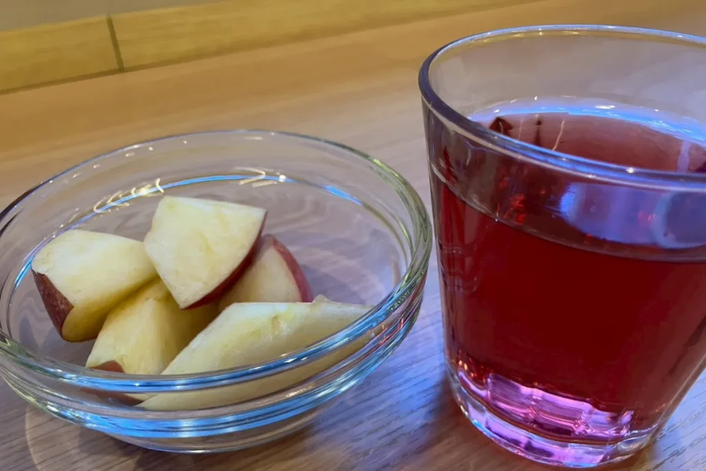 ドーミーインPREMIUM東京小伝馬町で食べられるリンゴとザクロ酢