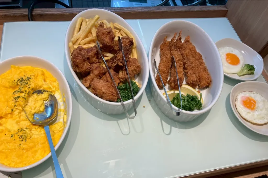 ドーミーイン上野・御徒町の朝食の揚げ物・焼き物