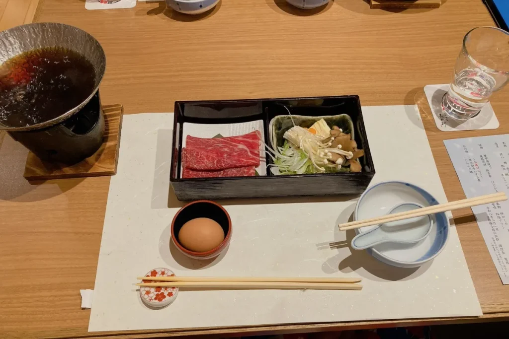 京都 梅小路 花伝抄の夕食の台の物の黒毛和牛のすき煮