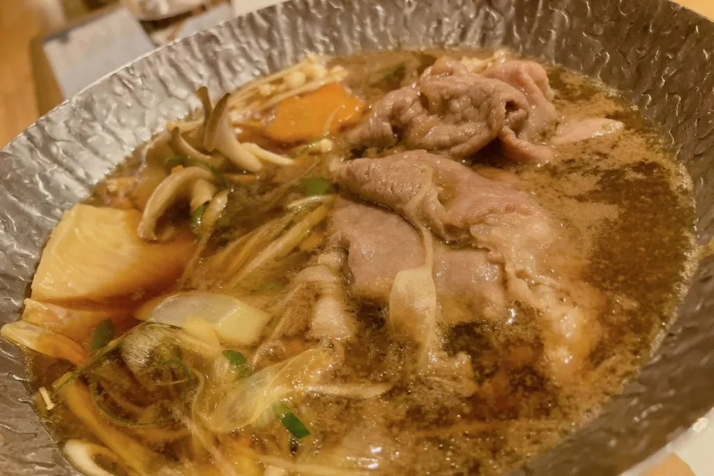 京都 梅小路 花伝抄の夕食の台の物の黒毛和牛のすき煮