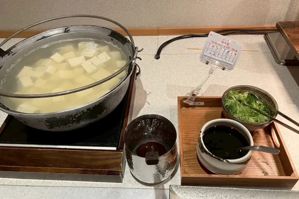 京都 梅小路 花伝抄の朝食バイキングの湯豆腐
