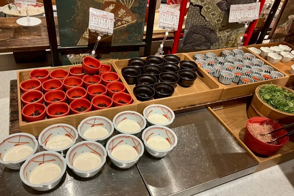 京都 梅小路 花伝抄の朝食バイキングの小鉢