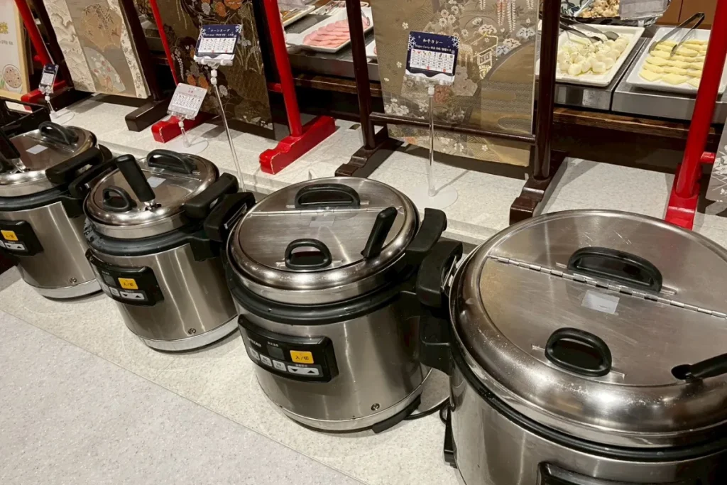 京都 梅小路 花伝抄の朝食バイキングのあさり汁・カレー等