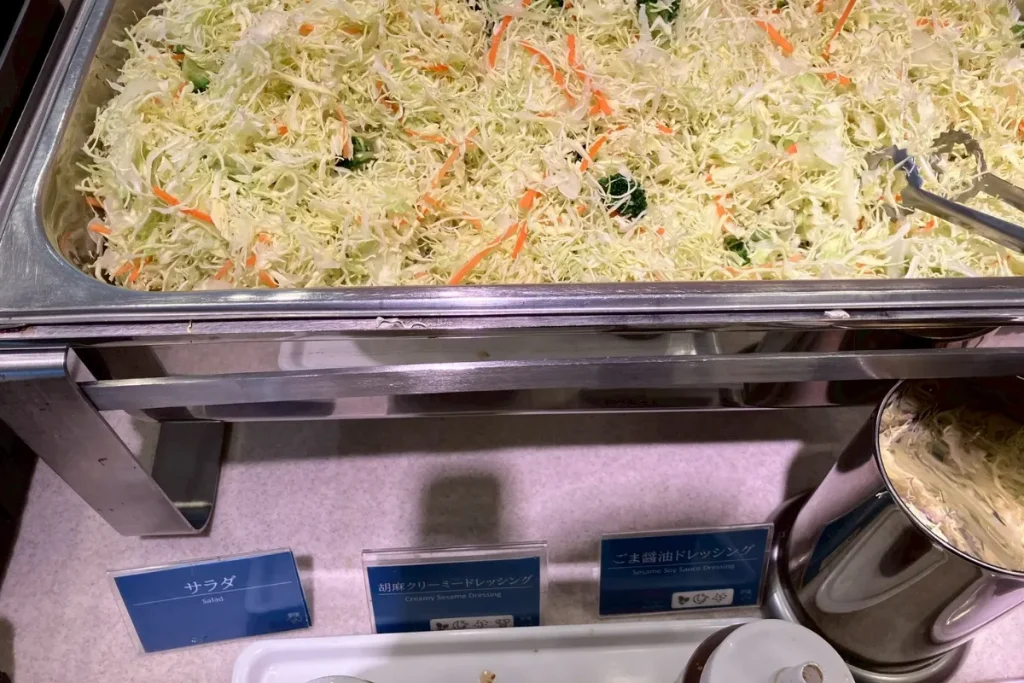 東横インの朝食バイキングのサラダ