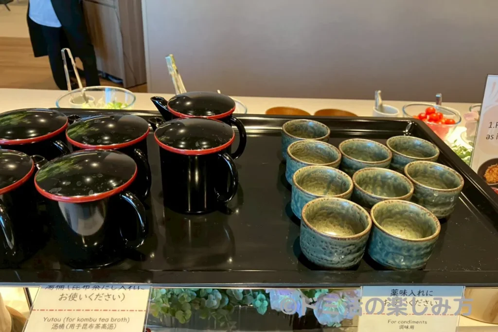 ドーミーイン四日市の朝食バイキングのまむし丼で使う湯桶と薬味入れ