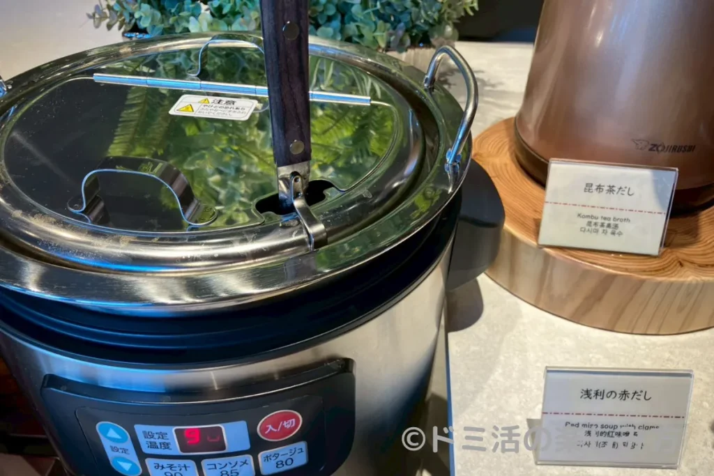 ドーミーイン四日市の朝食バイキングで取った浅利の赤だし