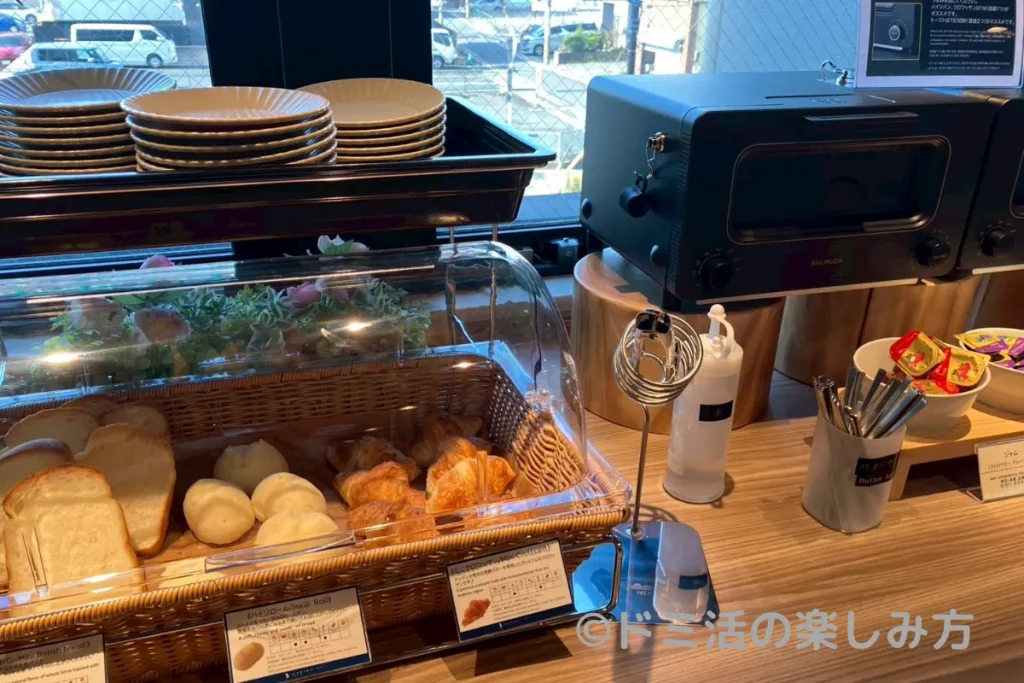 ドーミーイン四日市の朝食バイキングのパン