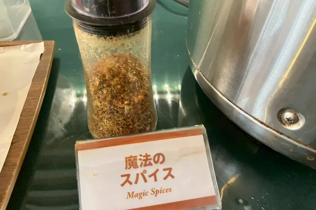 安心お宿の朝ごはんのカレーにかけるスパイスの画像