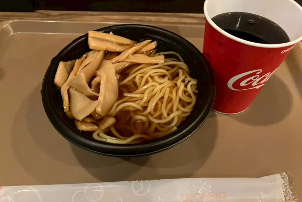 安心お宿 名古屋栄店の醤油味の夜鳴きラーメン