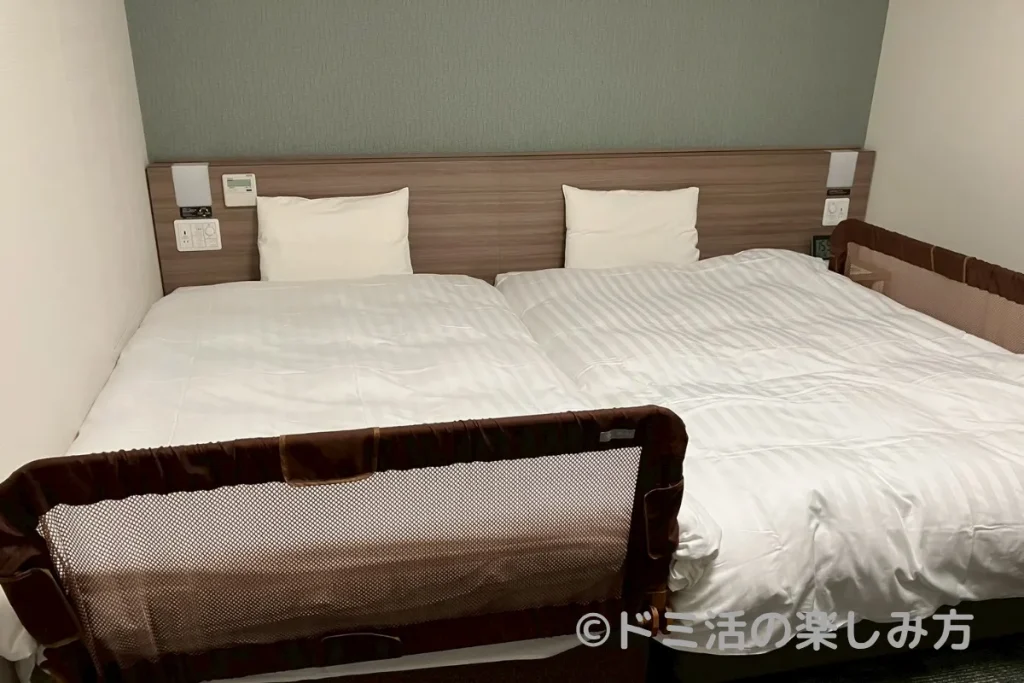 ドーミーイン長野のツインルームのベッド部分の写真
