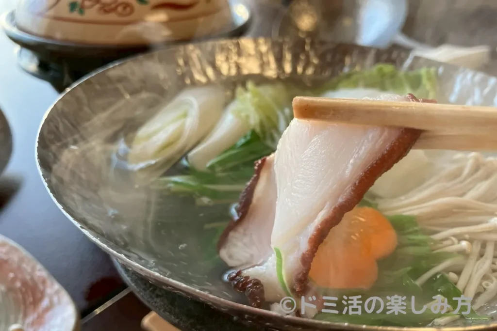 大海老のたこしゃぶをしゃぶしゃぶしている写真
