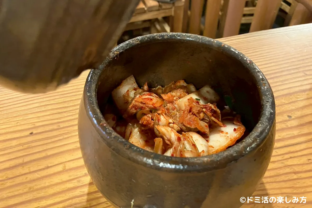 仁寺洞スジェビのテーブルにあったキムチ