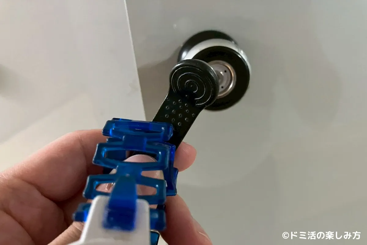 ベクサンサウナのロッカーを開けている写真