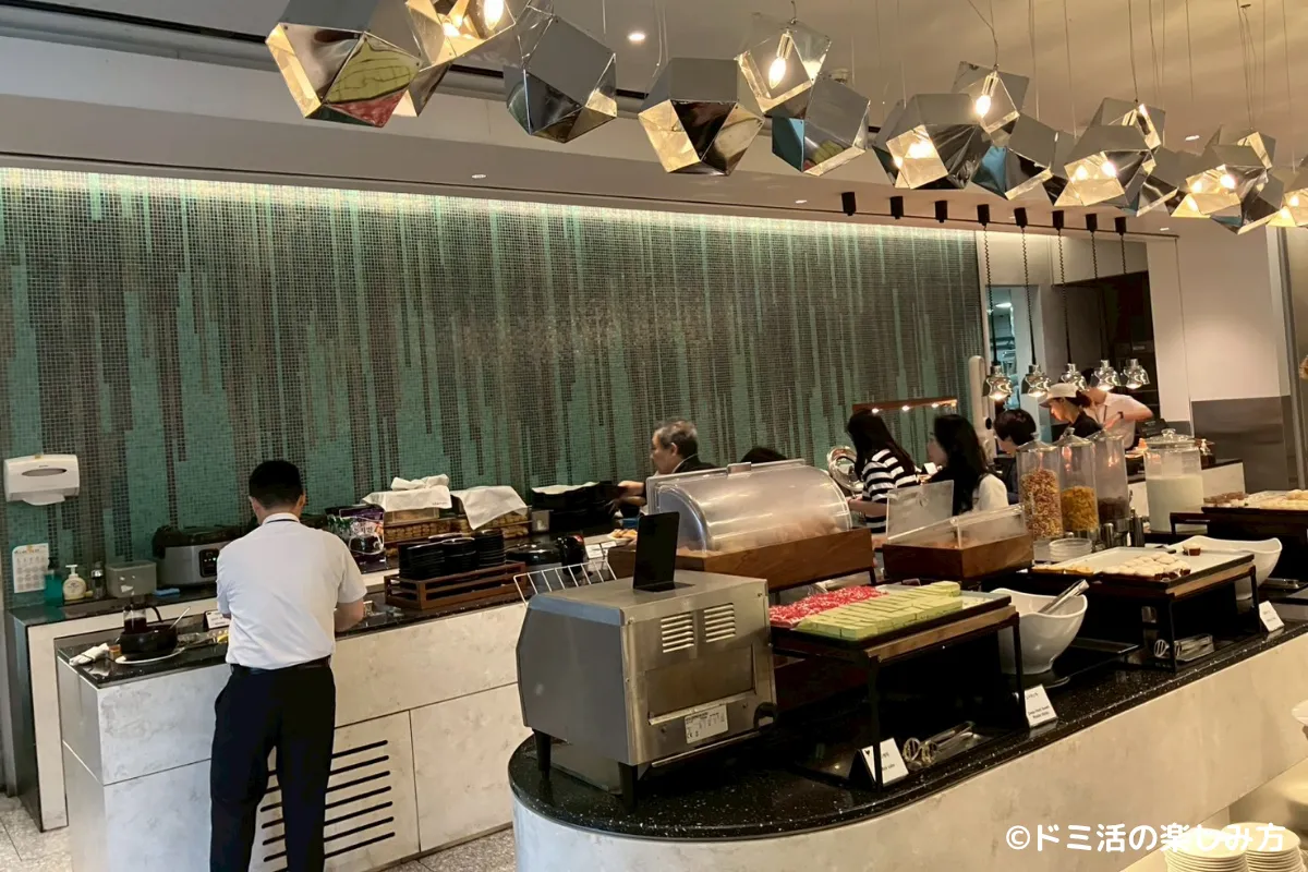仁川国際空港T2のMatina Lounge（マティーナラウンジ）のフードコーナー