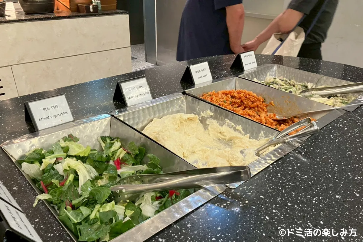 仁川国際空港T2のMatina Lounge（マティーナラウンジ）のサラダバーの写真