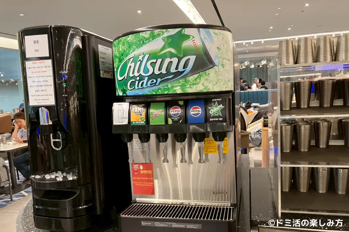 仁川国際空港T2のMatina Lounge（マティーナラウンジ）のドリンクバーの写真