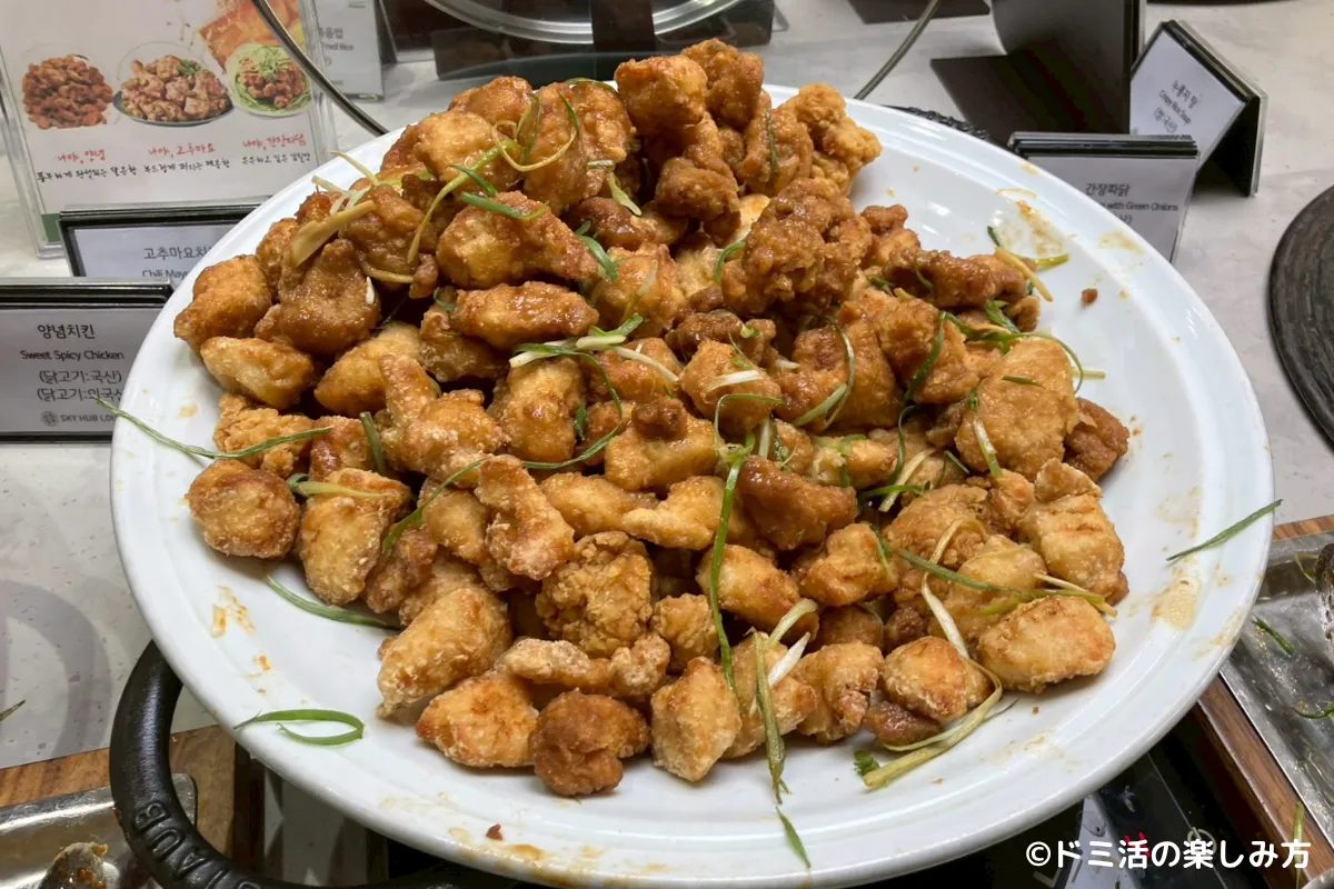 仁川国際空港T2のSKY HUB LOUNGE（スカイハブラウンジ）の醤油ネギチキンの写真