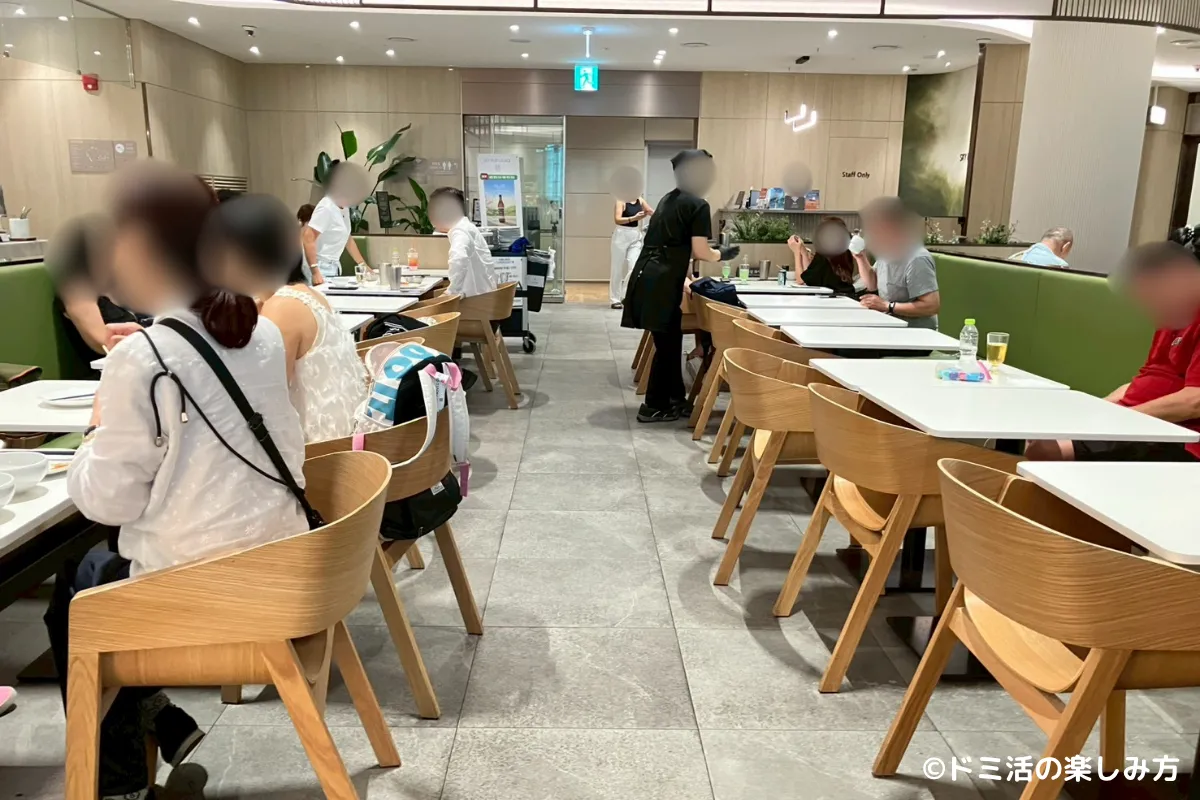 仁川国際空港T2のSKY HUB LOUNGE（スカイハブラウンジ）の座席の写真