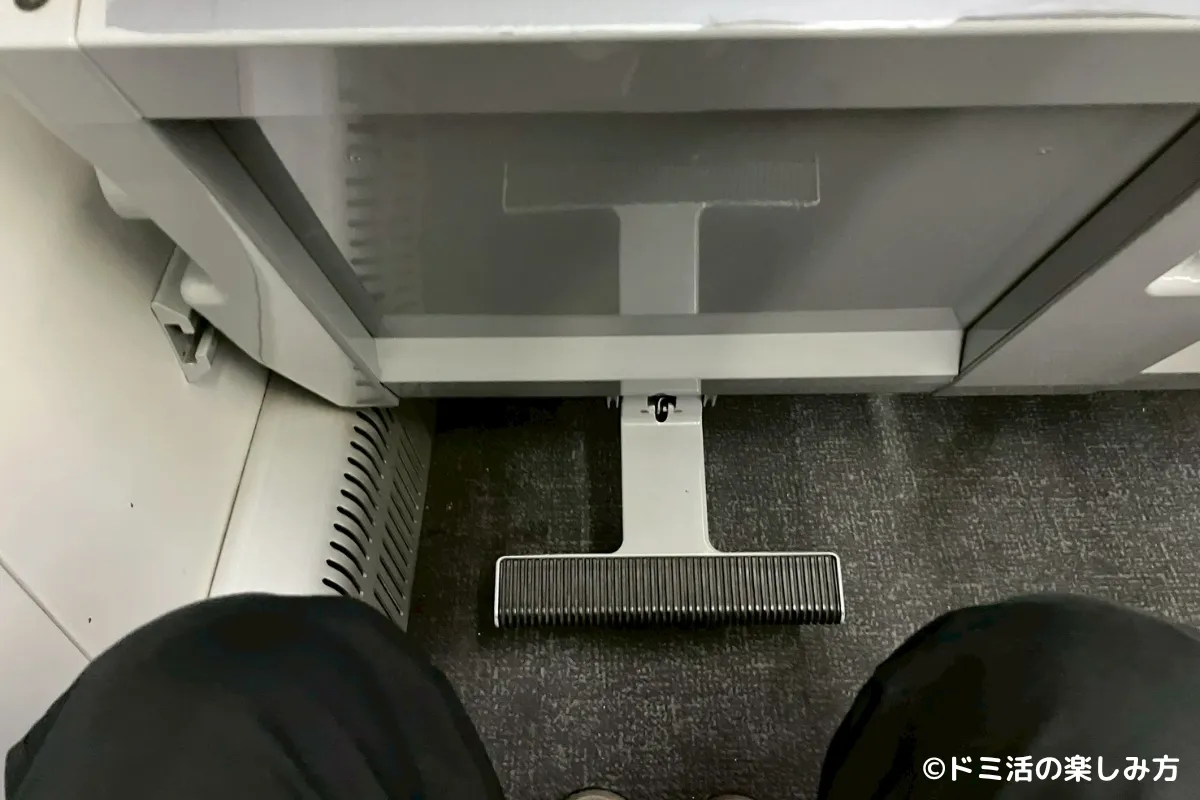 空港鉄道AREX直通列車の座席にあるフットレストの写真