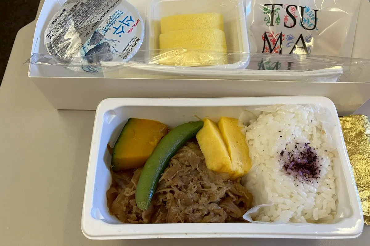 中部国際空港発のアシアナ航空の機内食の写真