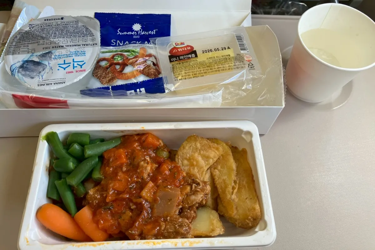 仁川国際空港発のアシアナ航空の機内食の写真