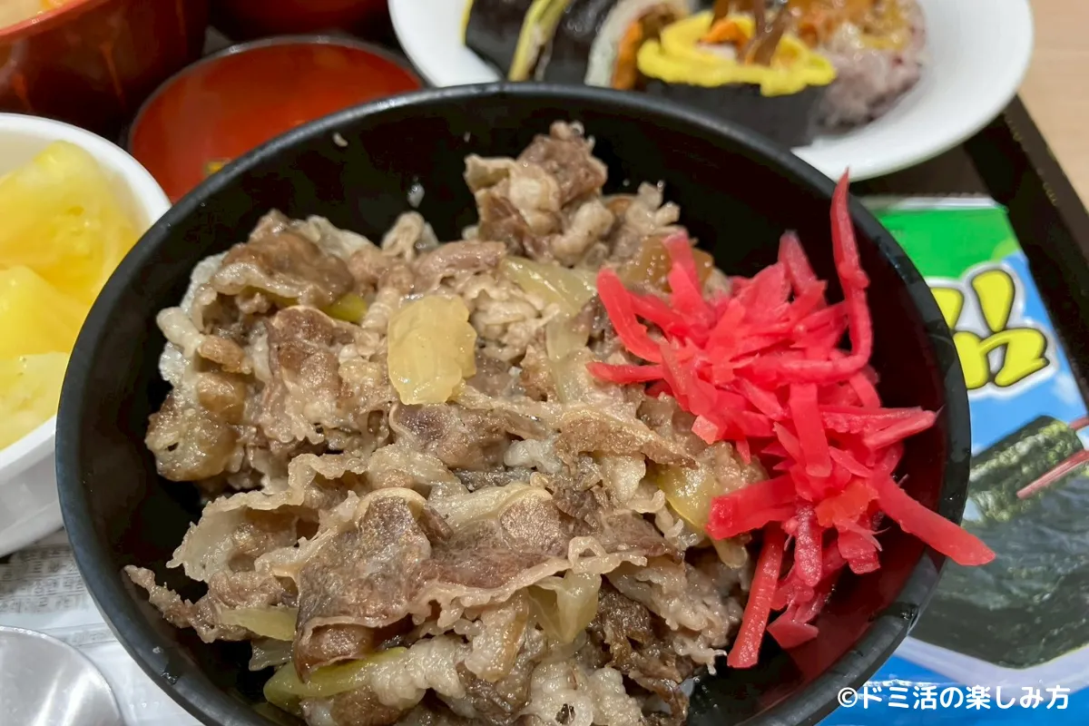 ドーミーインEXPRESSソウル仁寺洞の朝食バイキングの牛丼（盛り付け後）の写真