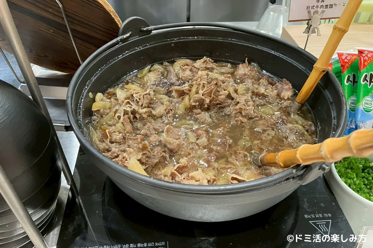 ドーミーインEXPRESSソウル仁寺洞の朝食バイキングの牛丼の写真