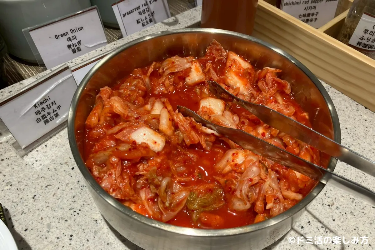 ドーミーインEXPRESSソウル仁寺洞の朝食バイキングのキムチの写真