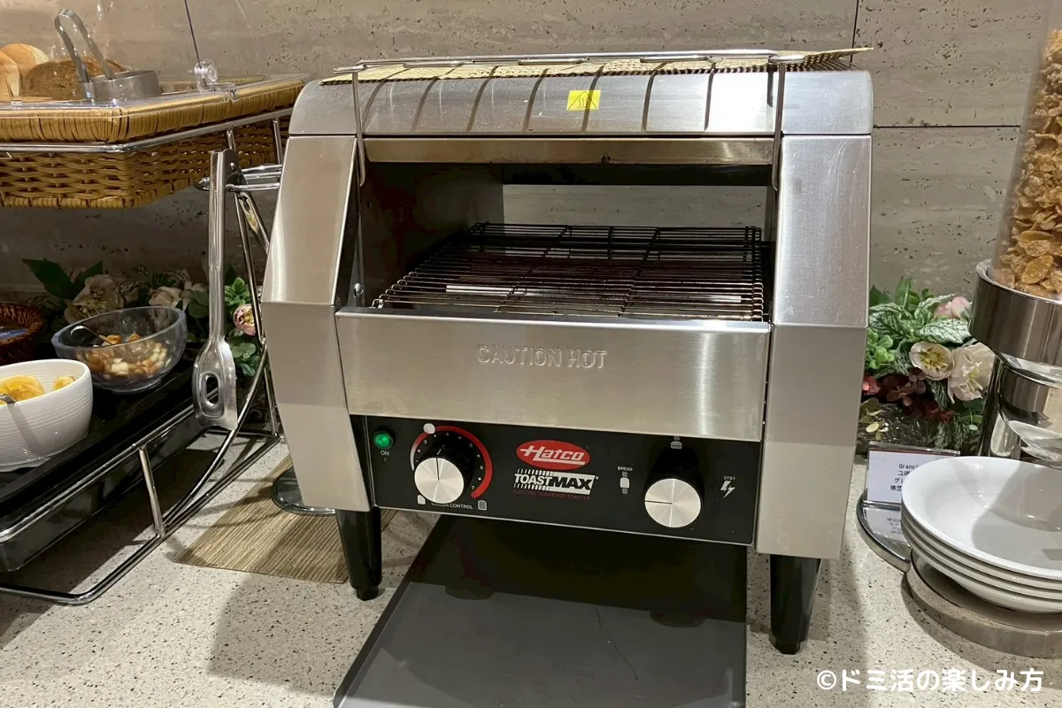 ドーミーインEXPRESSソウル仁寺洞の朝食バイキングのトースターの写真