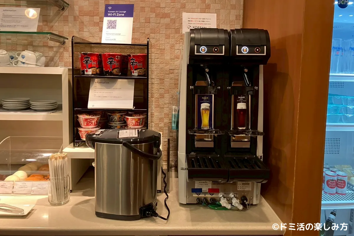 中部国際空港のKALラウンジのカップ麺やビールサーバーの写真