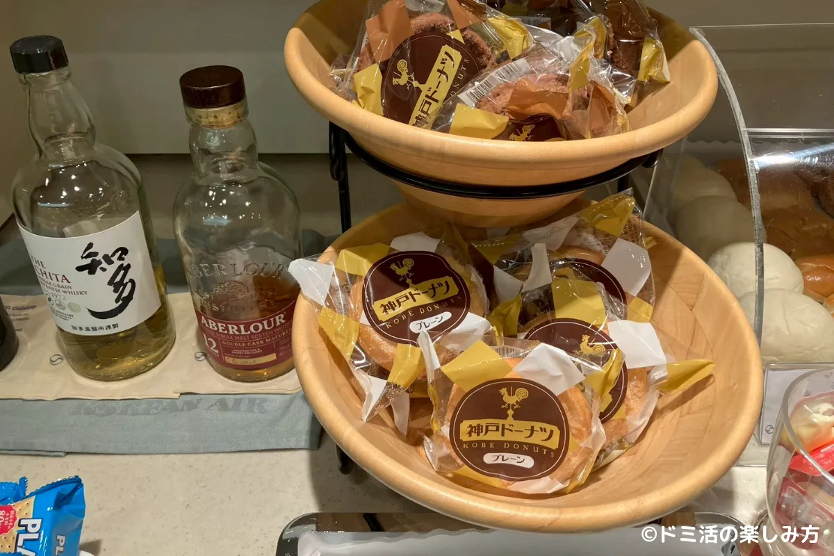 中部国際空港のKALラウンジの軽食コーナーにある神戸ドーナツの写真